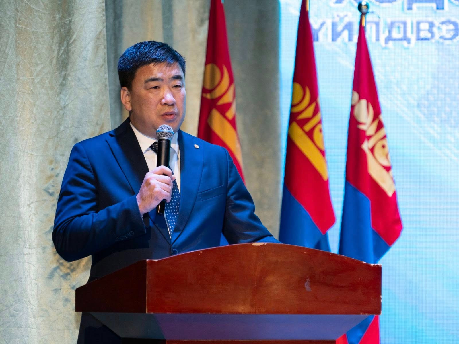 Хангайн бүсийн хөдөө аж ахуй эрхлэгчдийн уулзалт Арвайхээр хотод болж байна